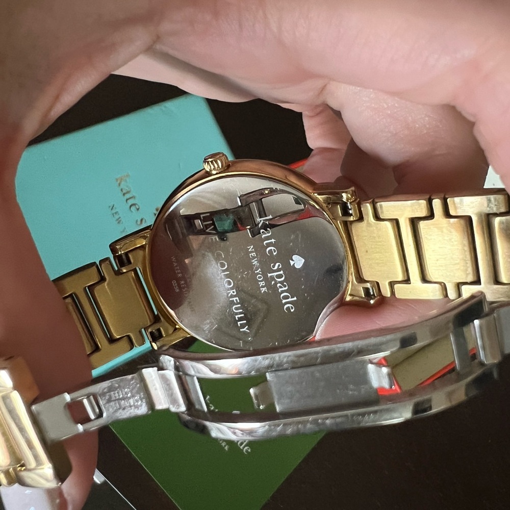 KATE SPADE GOLD ROUND WATCH - Picture 9 of 10